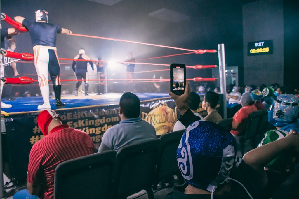 [WWE] 아스카의 광기 폭발, 전 챔피언 리아 리플리 KO시키며 통제 불능 상태 돌입